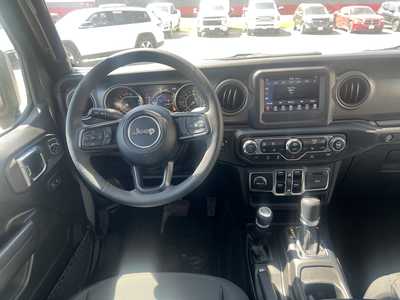 2023 Jeep Gladiator, $36575. Photo 9