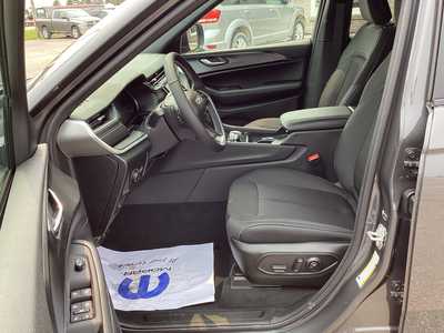2025 Jeep Grand Cherokee, $40173. Photo 9