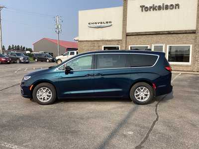 2025 Chrysler Pacifica, $42019. Photo 2