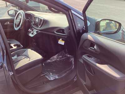 2025 Chrysler Pacifica, $42019. Photo 7