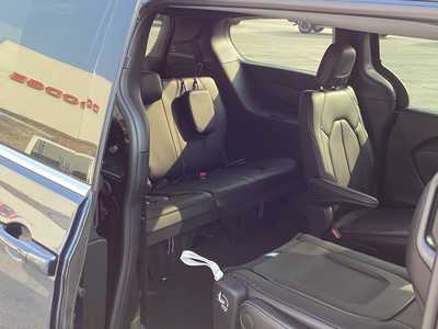 2025 Chrysler Pacifica, $42019. Photo 9