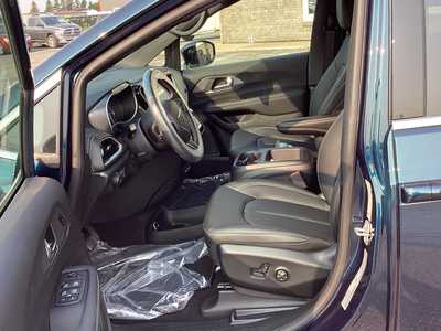 2025 Chrysler Pacifica, $42019. Photo 10