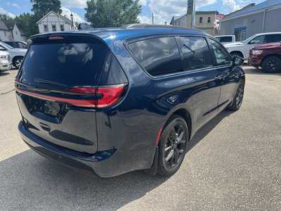 2024 Chrysler Pacifica, $43975. Photo 3