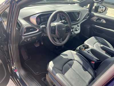 2024 Chrysler Pacifica, $43975. Photo 6