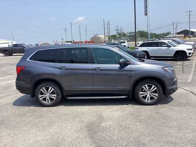 2018 Honda Pilot, $15975. Photo 5