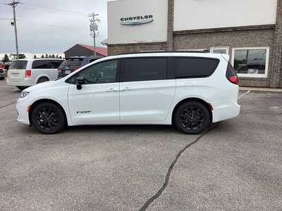 2025 Chrysler Pacifica, $43242. Photo 2