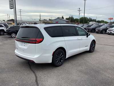 2025 Chrysler Pacifica, $43242. Photo 4