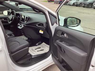 2025 Chrysler Pacifica, $43242. Photo 7