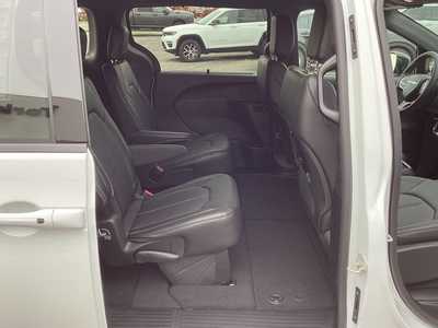 2025 Chrysler Pacifica, $43242. Photo 8