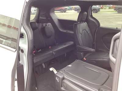 2025 Chrysler Pacifica, $43242. Photo 9