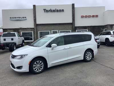 2018 Chrysler Pacifica, $16575. Photo 1