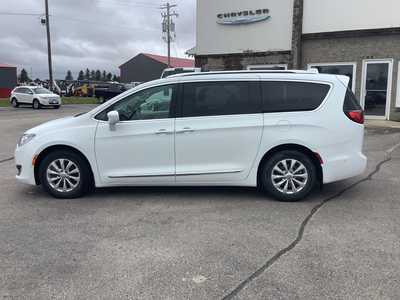 2018 Chrysler Pacifica, $16575. Photo 2