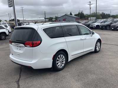 2018 Chrysler Pacifica, $16575. Photo 4