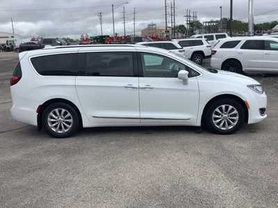 2018 Chrysler Pacifica, $16575. Photo 5