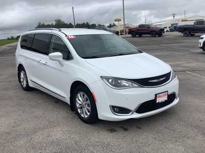 2018 Chrysler Pacifica, $16575. Photo 6
