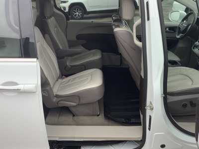 2018 Chrysler Pacifica, $16575. Photo 8