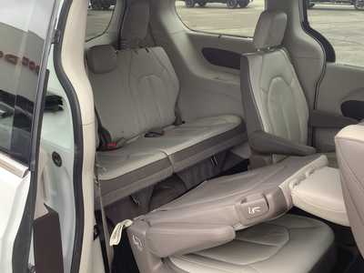 2018 Chrysler Pacifica, $16575. Photo 9