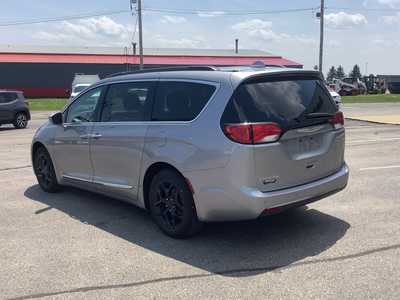 2017 Chrysler Pacifica, $11975. Photo 3