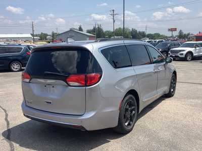 2017 Chrysler Pacifica, $11975. Photo 4