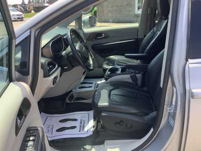2017 Chrysler Pacifica, $11975. Photo 10