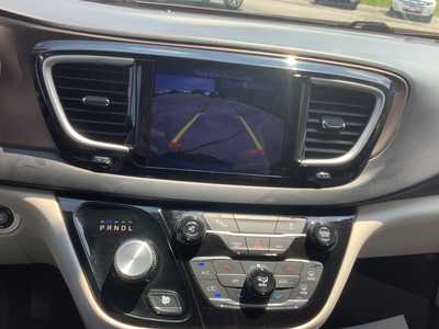 2017 Chrysler Pacifica, $11975. Photo 12