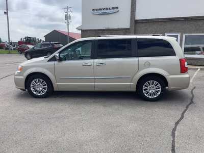 2014 Chrysler Town & Country, $9975. Photo 2