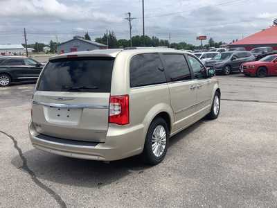 2014 Chrysler Town & Country, $9975. Photo 4