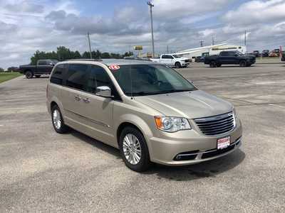 2014 Chrysler Town & Country, $9975. Photo 6