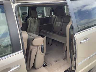2014 Chrysler Town & Country, $9975. Photo 9