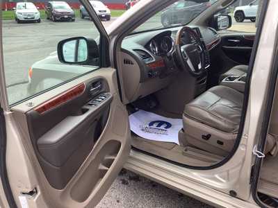2014 Chrysler Town & Country, $9975. Photo 10