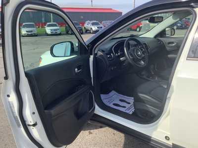 2018 Jeep Compass, $17575. Photo 9