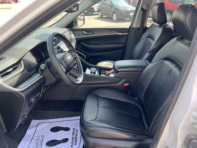 2021 Jeep Grand Cherokee L, $32575. Photo 9