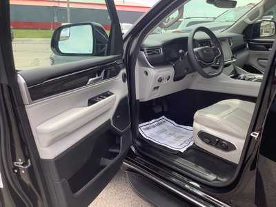 2024 Jeep Wagoneer, $54975. Photo 8