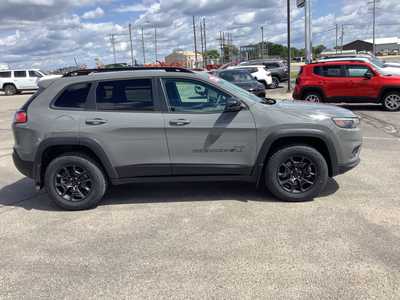 2022 Jeep Cherokee, $24975. Photo 5