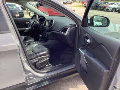 2022 Jeep Cherokee, $24975. Photo 7