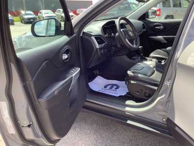 2022 Jeep Cherokee, $24975. Photo 9