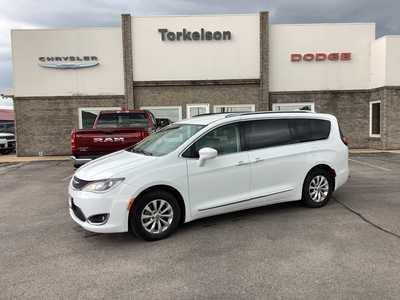 2019 Chrysler Pacifica, $12975. Photo 1