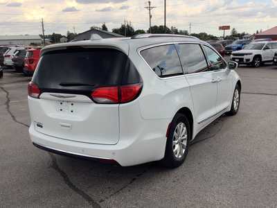2019 Chrysler Pacifica, $12975. Photo 4
