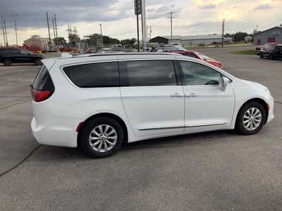 2019 Chrysler Pacifica, $12975. Photo 5