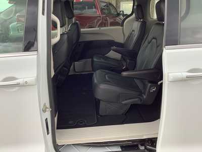 2019 Chrysler Pacifica, $12975. Photo 8