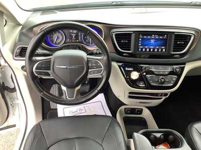 2019 Chrysler Pacifica, $12975. Photo 11