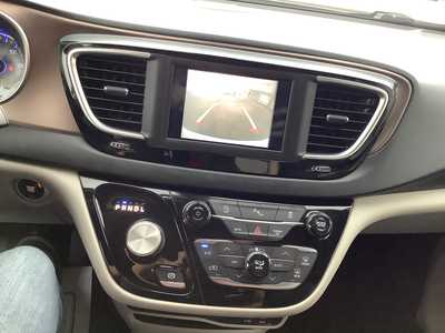 2019 Chrysler Pacifica, $12975. Photo 12