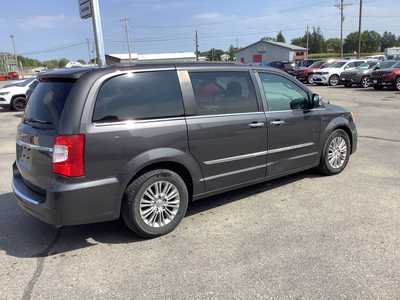 2016 Chrysler Town & Country, $1275. Photo 2
