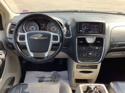 2016 Chrysler Town & Country, $1275. Photo 6