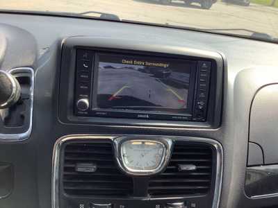 2016 Chrysler Town & Country, $1275. Photo 7