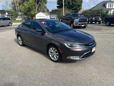 2015 Chrysler 200, $7975. Photo 2