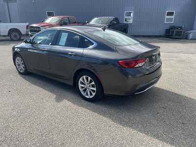 2015 Chrysler 200, $7975. Photo 4
