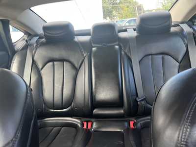 2015 Chrysler 200, $7975. Photo 5