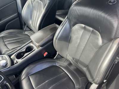 2015 Chrysler 200, $7975. Photo 6