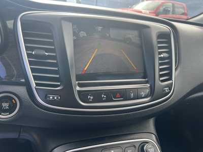 2015 Chrysler 200, $7975. Photo 9